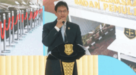 Menkeu Purbaya memberika paparan saat penyerahan hasil lelang barang rampasan negara senilai Rp1.029.874.376.628 kepada Kementerian Keuangan dalam acara yang digelar di Badan Pemulihan Aset (BPA), Jakarta, Senin (15/6/2026). Foto: Iqbal Firdaus/kumparan