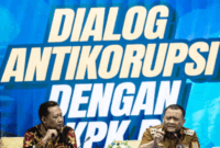 Gubernur Jawa Tengah Ahmad Luthfi (kanan) disaksikan Wakil Ketua KPK Fitroh Rohcahyanto (kiri) berbicara dalam acara dialog antikorupsi antara KPK dengan Pemprov Jawa Tengah di Semarang, Jawa Tengah, Senin (30/3/2026). Foto: Aprillio Akbar/ANTARA FOTO