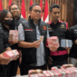 Kejati Jatim menetapkan tersangka terhadap Kepala Bidang Geologi dan Air Tanah Dinas ESDM Jawa Timur, Ertika Dinawati, Selasa (28/7/2026). Foto: Farusma Okta Verdian/kumparan