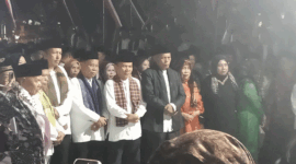Ribuan warga memadati Luhah Rio Jayo untuk menyaksikan Malam Seni Budaya Kenduhei Sko 6 Luhah Sungai Penuh