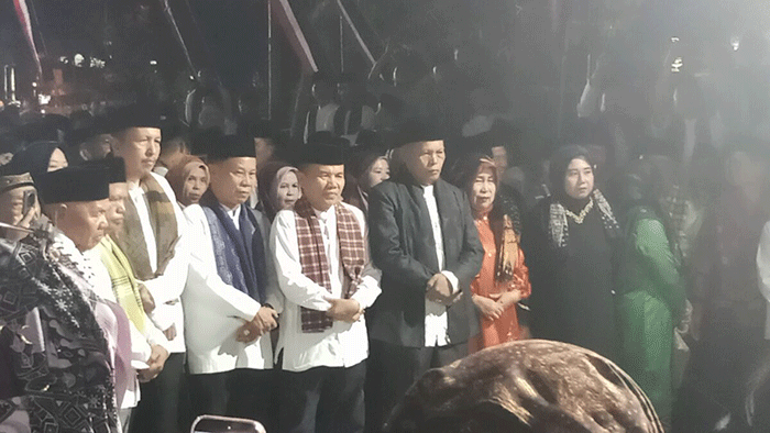 Ribuan warga memadati Luhah Rio Jayo untuk menyaksikan Malam Seni Budaya Kenduhei Sko 6 Luhah Sungai Penuh