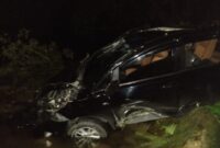 Kondisi mobil bini bus, yang terpelosok kedalaman.jurang kedalaman 5 meter dikuas jalan Nasional  di KM 25 Perbatasan Saungai Penuh 'Tapan 