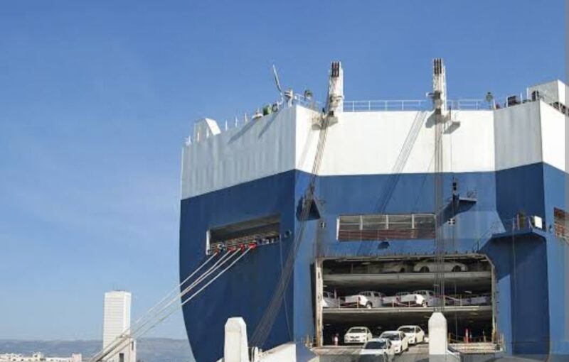 China Kembangkan kapal angkutan kenderaan mengadopsi sistem transportasi Flat Rack yang dikembangkan COSCO Shipping Specialised Carriers.
