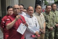 Tiga tersangka masing-masing berinisial IS, perwakilan PT PMM, GP selaku Kepala Unit Pelayanan Pangkalpinang PT Sucofindo, serta JK yang menjabat Kepala Kantor Pelayanan dan Pengawasan Bea dan Cukai Tipe C Pangkalpinang.