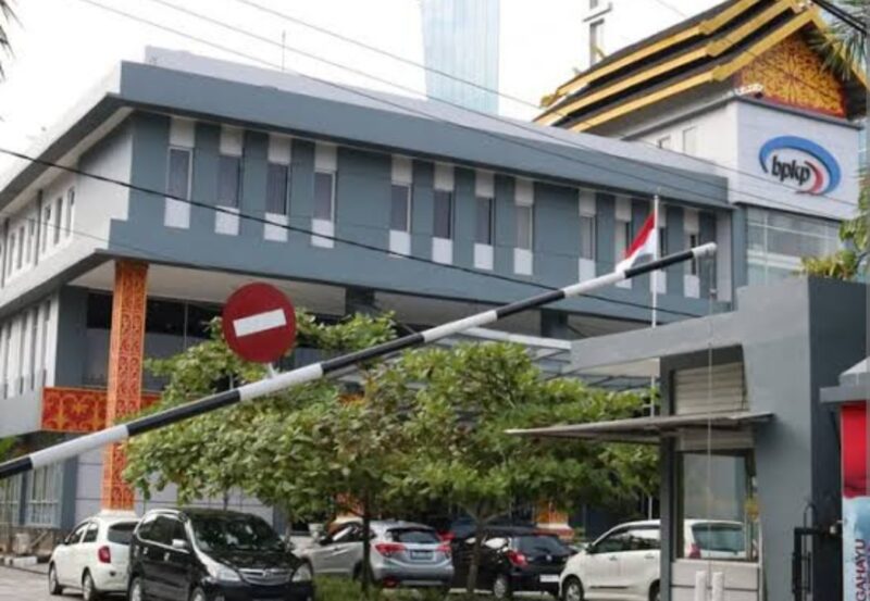 Kantor BPKP Riau, digunakan pemeriksaan saksi kasus suap melibatkan Bupati Kuantan Suhardiman Amby oleh Tim Penyidik KPK.