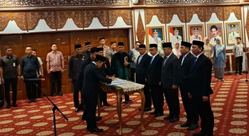 Gubernur Jambi Al Haris, Lantik lima Pejabat Tinggi Pratama atau Eselon II struktural di Lingkungan Provisi Jambi.