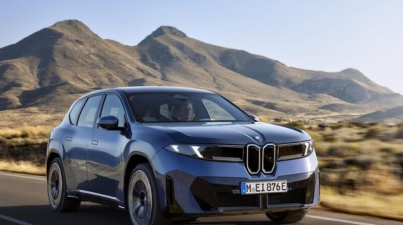 BMW iX3 Platform Neue Klasse, menandai babak baru transformasi perusahaan menuju era elektrifikasi dan digitalisasi.