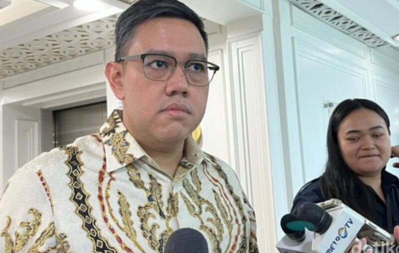 Wakil Ketua Komisi I DPR RI Dave Laksono mendesak pemerintah mengoptimalkan seluruh jalur diplomasi guna memastikan keselamatan kedua WNI disendera di Myanmar