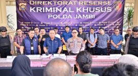 Direktur Reserse Kriminal Khusus Polda Jambi, Kombes Pol Taufik Nurmandia, jelaskan Jaringan pembobol Bank Jambi 