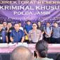 Direktur Reserse Kriminal Khusus Polda Jambi, Kombes Pol Taufik Nurmandia, jelaskan Jaringan pembobol Bank Jambi 