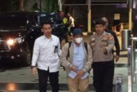 Bupati Lombok Barat Lalu Ahmad Zaini diiringi KPK.