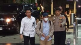 Bupati Lombok Barat Lalu Ahmad Zaini diiringi KPK.