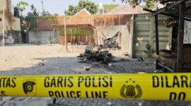 TKP Bentrokan maut satu korban  digaris line polisi.