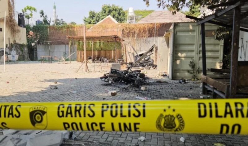 TKP Bentrokan maut satu korban  digaris line polisi.
