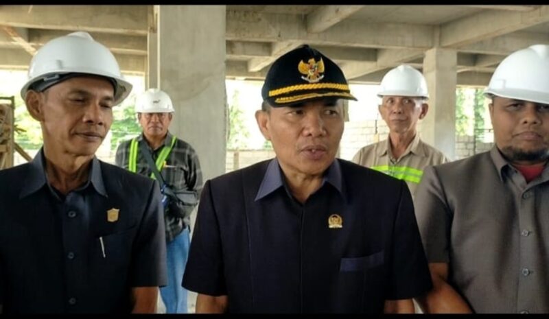 Waka DPRD Kota Sungai Penuh Hardizal dan Emrizal, serta Ketua Komisi III Tole Adiwarso.
