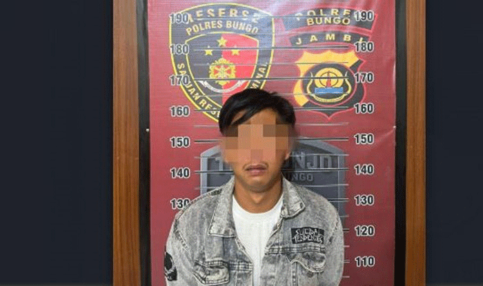 Seorang mahasiswa di Jambi, tepatnya di Kecamatan Rimbo Tengah, Kabupaten Bungo, Kabupaten Bungo, mencopet dompet seorang ibu. Mahasiswa berinisial GS (21) itu ditangkap pada Senin (13/7/2026) sekitar pukul 15.10 WIB.