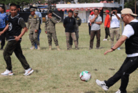 Wali Kota Sungai Penuh Alfin ikut laga sepak bola bersama Sekda Alpian
