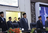 Wakil Wali Kota Sungai Penuh Azhar Hamzah menghadiri rapat paripurna DPRD