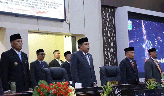 Wakil Wali Kota Sungai Penuh Azhar Hamzah menghadiri rapat paripurna DPRD