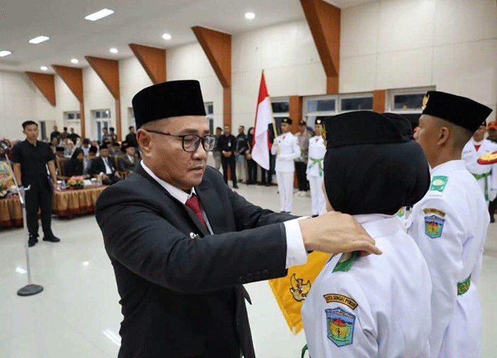 Wali Kota Alfin Kukuhkan 30 Paskibraka Sungai Penuh