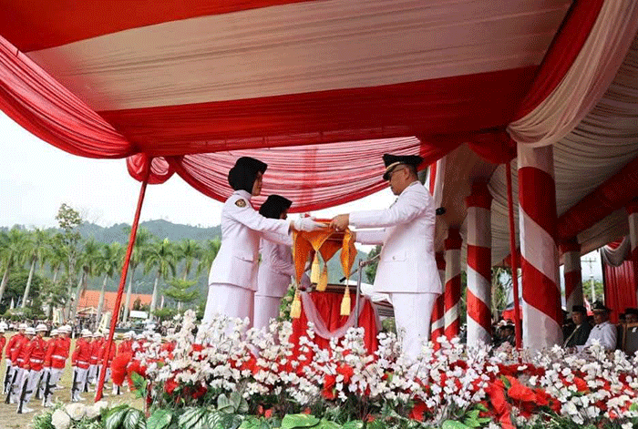 Pemkot Sungai Penuh menggelar upacara HUT ke-81