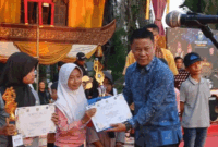 Sekda Alpian menghadiri Festival Jambi Elok Nian di Kota Jambi.