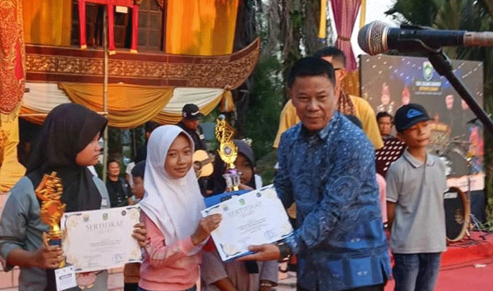 Sekda Alpian menghadiri Festival Jambi Elok Nian di Kota Jambi.