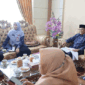 Wawako Azhar Hamzah memaparkan strategi Pemkot Sungai Penuh mempercepat penurunan stunting melalui kolaborasi lintas sektor dan pemanfaatan data akurat.