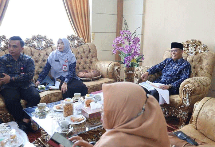Wawako Azhar Hamzah memaparkan strategi Pemkot Sungai Penuh mempercepat penurunan stunting melalui kolaborasi lintas sektor dan pemanfaatan data akurat.
