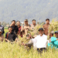 Wawako Azhar Hamzah memimpin tanam perdana PM-AAS di Sungai Penuh