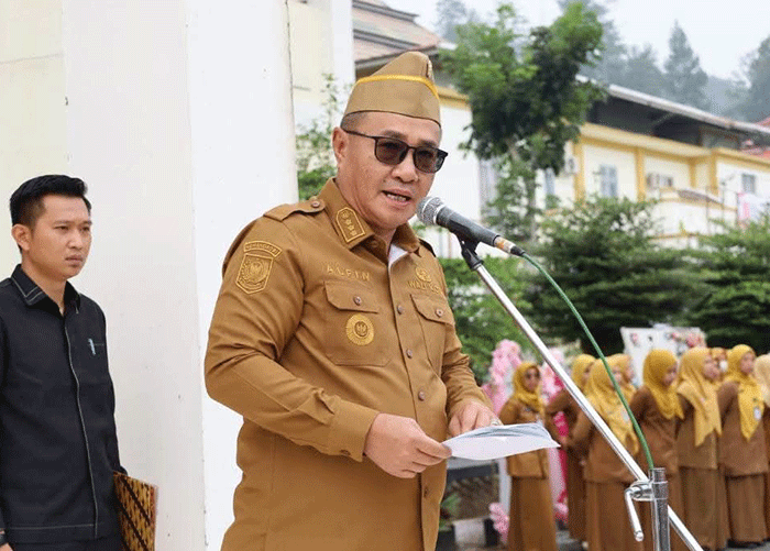 Wali Kota Sungai Penuh Alfin meminta ASN meningkatkan kinerja, profesionalisme, dan pelayanan publik serta mengoptimalkan teknologi informasi.