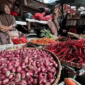 Bawang merah, cabai merah keriting dan komoditas pangan strategis lainnya yang dijual pedagang di Pasar Minggu, Jakarta. ANTARA/Harianto.