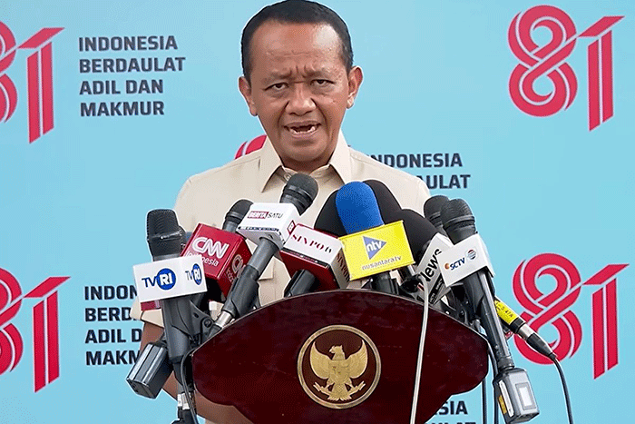 Menteri Energi dan Sumber Daya Mineral (ESDM) Bahlil Lahadalia menyampaikan keterangan mengenai rencana dimulainya pembangunan Pembangkit Listrik Tenaga Surya (PLTS) berkapasitas 100 gigawatt (GW) tahap pertama di Jakarta. (DOK. IESR)