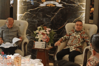 Wakil Ketua DPR RI Sufmi Dasco Ahmad dan Saan Mustopa saat menerima audiensi Pekerja PT Pos Indonesia hingga Forum Guru, Rabu (26/8/2026).(KOMPAS.com/Tria Sutrisna)