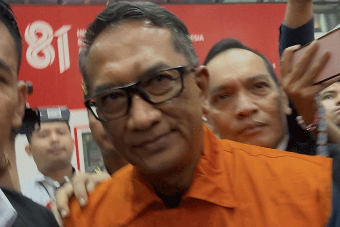 Komisi Pemberantasan Korupsi (KPK) menahan Kepala Kantor Bea dan Cukai Kediri, Gatot Heroe Hernanda usai diperiksa sebagai tersangka dalam kasus kasus suap importasi barang di lingkungan Ditjen Bea Cukai, pada Rabu (26/8/2026)
