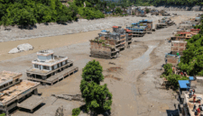 Foto udara suasana rumah yang terdampak banjir bandang dan tanah longsor di Nuwakot, Nepal, Kamis (27/8/2026)