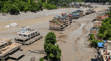 Foto udara suasana rumah yang terdampak banjir bandang dan tanah longsor di Nuwakot, Nepal, Kamis (27/8/2026)