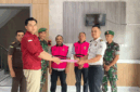 Kejaksaan Negeri (Kejari) Sungai Penuh menetapkan dua tersangka kasus dugaan korupsi dana makan minum dan operasional Dinas Pemadam Kebakaran (Damkar) Kota Sungai Penuh tahun anggaran 2022-2024. Penetapan tersangka Rabu (26/8/2026). 
