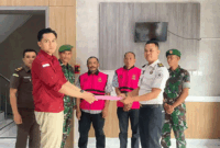 Kejaksaan Negeri (Kejari) Sungai Penuh menetapkan dua tersangka kasus dugaan korupsi dana makan minum dan operasional Dinas Pemadam Kebakaran (Damkar) Kota Sungai Penuh tahun anggaran 2022-2024. Penetapan tersangka Rabu (26/8/2026). 