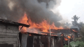 -Kebakaran melanda 19 rumah di RT 23, Kelurahan Cempaka Putih, Kota Jambi, Sabtu (29/8/2026) siang.Dalam operasi tersebut, Damkartan Kota Jambi mengerahkan 60 personel dengan 12 unit armada pemadam. 