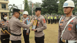 Aipda Aviv Muharman Hakim (dalam bingkai foto) anggota Polres Bungo dipecat. Upacara pemberhentian tidak dengan hormat (PTDH) dilaksanakan pada Senin (31/8/2026). (Dok. Humas Bungo) 