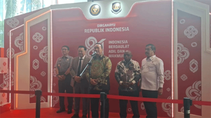 Pimpinan I BPK Nyoman Adhi Suryadnyana memberikan keterangan kepada awak media usai penyerahan Laporan Hasil Pemeriksaan (LHP) Tahun Anggaran 2025