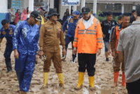 Wali Kota Padang Fadly Amran didampingi Sekretaris Daerah Kota Padang Raju Minropa bersama jajaran Dinas Pendidikan Kebudayaan Kota Padang meninjau kondisi SMP Negeri 41 Padang