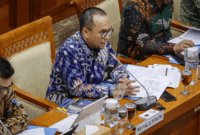 Kepala Pusat Pelaporan dan Analisis Transaksi Keuangan (PPATK), Ivan Yustiavandana menyampaikan paparan pada rapat kerja dengan Komisi III DPR di Kompleks Parlemen, Senayan, Jakarta, Selasa (3/2/2026). Foto: Dhemas Reviyanto/ANTARA FOTO
Pusat Pelaporan dan Analisis Transaksi Keuangan (