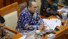 Kepala Pusat Pelaporan dan Analisis Transaksi Keuangan (PPATK), Ivan Yustiavandana menyampaikan paparan pada rapat kerja dengan Komisi III DPR di Kompleks Parlemen, Senayan, Jakarta, Selasa (3/2/2026). Foto: Dhemas Reviyanto/ANTARA FOTO
Pusat Pelaporan dan Analisis Transaksi Keuangan (