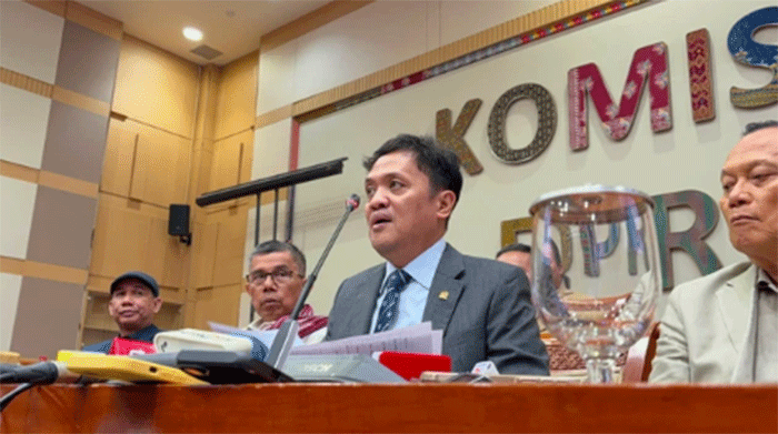 Ketua Komisi III DPR RI sekaligus Wakil Ketua Umum Partai Gerindra Habiburokhman gelar konferensi pers Komisi III DPR RI soal RUU Perampasan Aset di DPR, Senin (13/7). Foto: Abid Raihan/kumparan