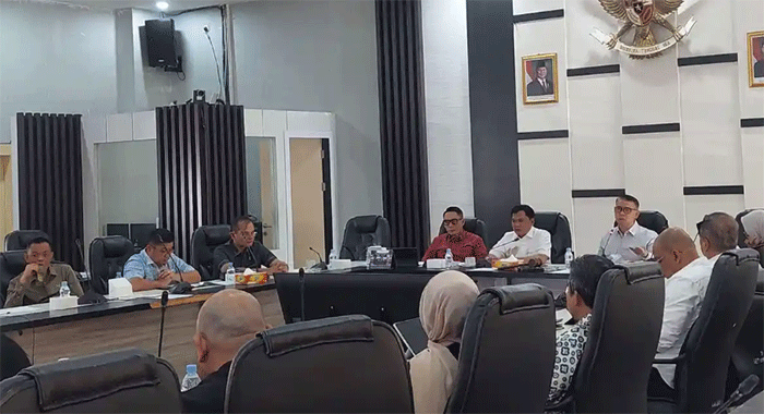 Syarif Fasha menghadiri pertemuan pembahasan PI bersama Pansus DPRD Provinsi Jambi, Rabu (12/8/2026).