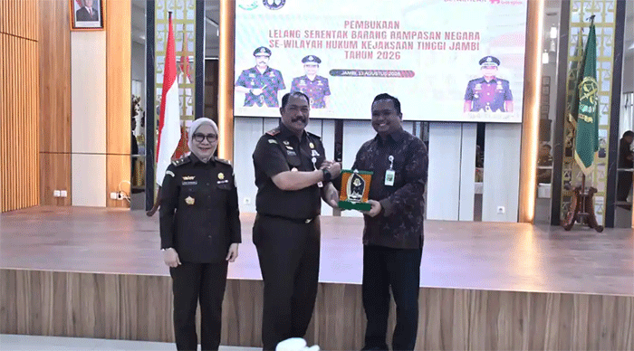 Kajati Sugeng Hariadi mengatakan pelaksanaan lelang merupakan bagian dari pengelolaan barang hasil penegakan hukum yang telah memiliki status hukum, Selasa (11/8/2026). 