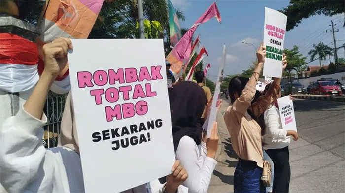 Aksi di CFD Jambi, Koalisi Pantau MBG Minta Program Makan Bergizi Gratis Dihentikan Sementara 