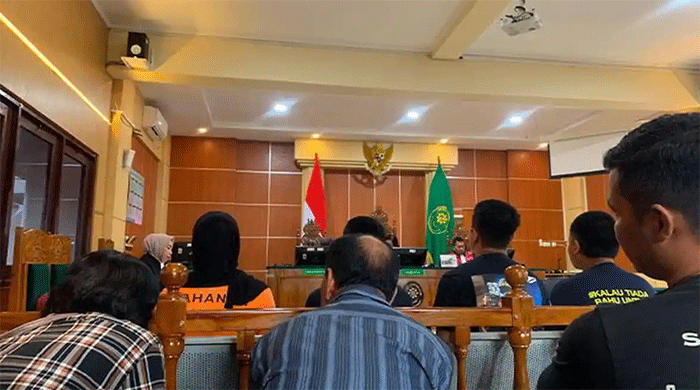 Terdakwa Zhabel Apriliansyah meminta majelis hakim mempertimbangkan usia muda, sikap kooperatif, dan pengakuannya dalam perkara narkotika etomidate, Selasa (18/8/2026). 
